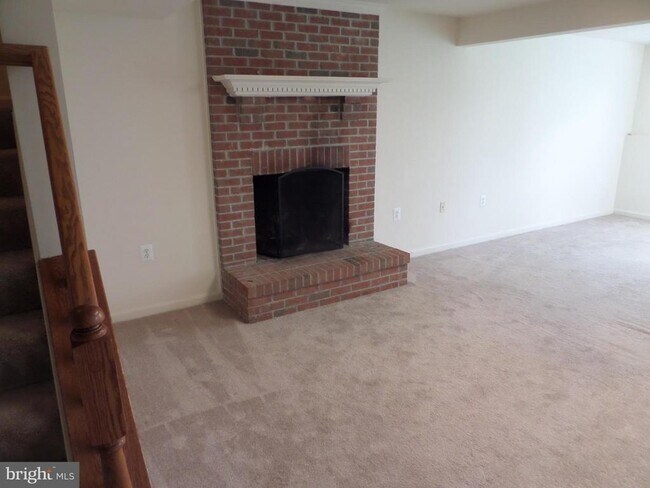 Building Photo - 675 McLeary Square SE