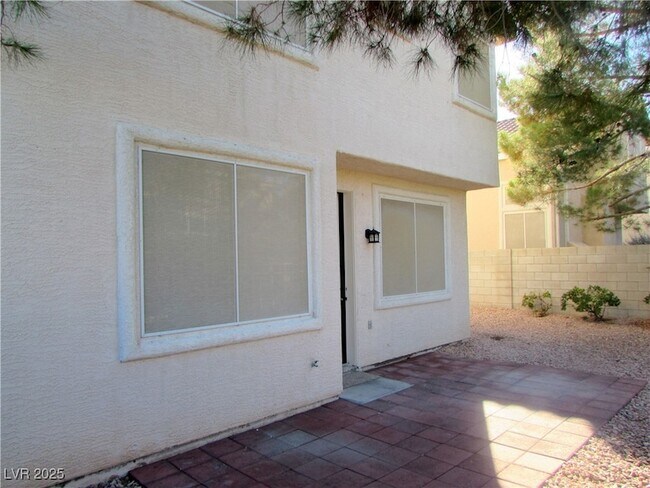 Building Photo - 2185 Polynesia Cir