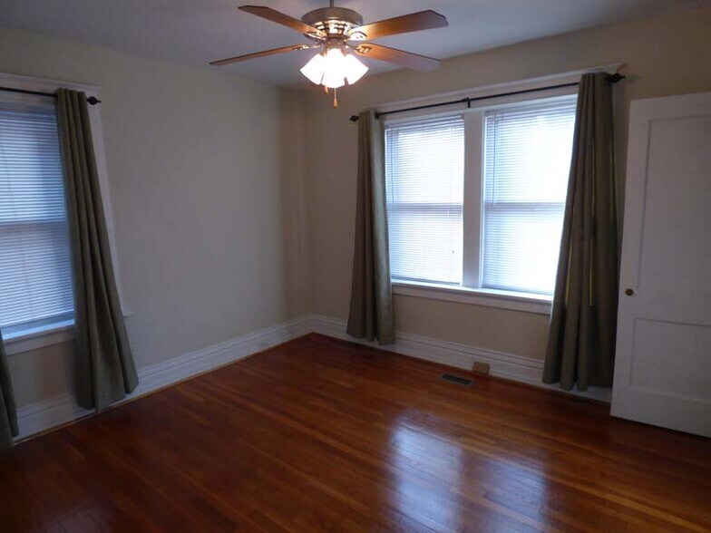 Building Photo - 1021 Commodore Dr