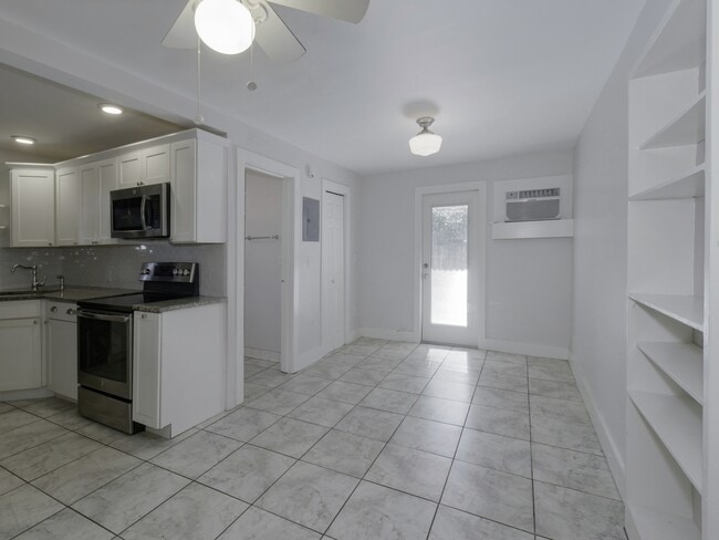 Building Photo - 2808 Clinton St S