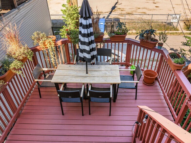 private deck - 2459 N Albany Ave