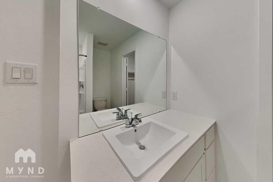 Building Photo - 940 Capracotta Dr