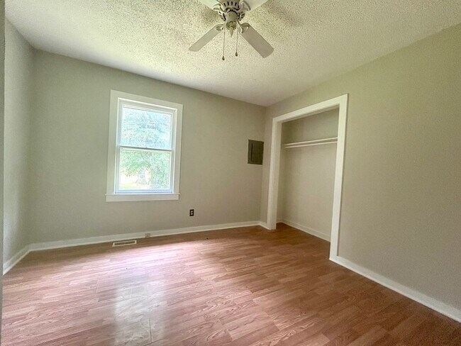 Building Photo - 1646 Amhurst St