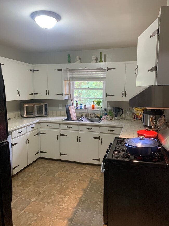 Building Photo - Quiet 2BR Retreat Minutes from Downtown Athens