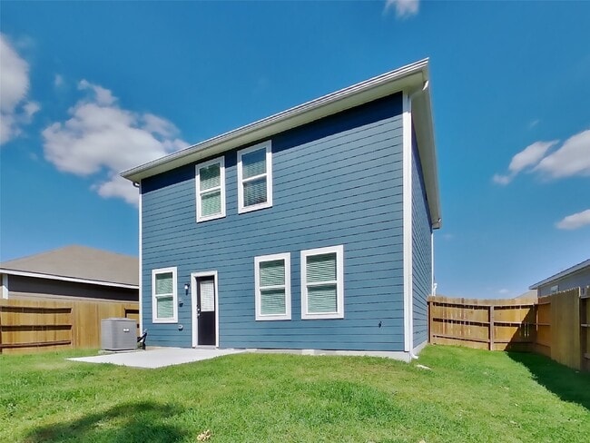 Building Photo - 23064 Shakespeare Dr