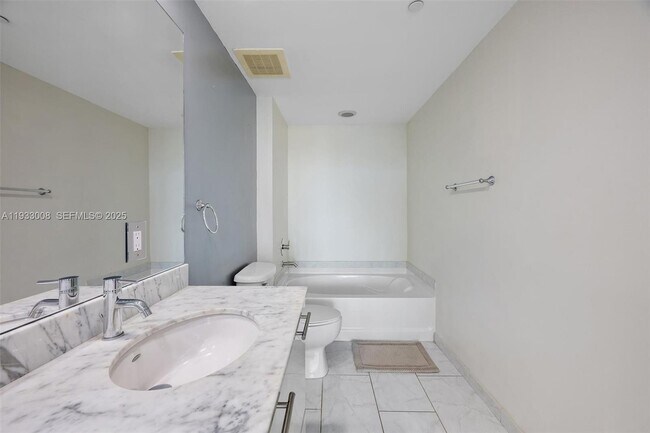 Building Photo - 951 Brickell Ave