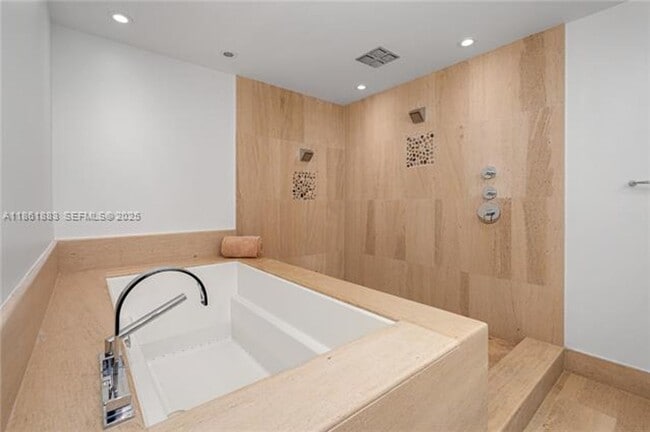 Building Photo - 5875 Collins Ave