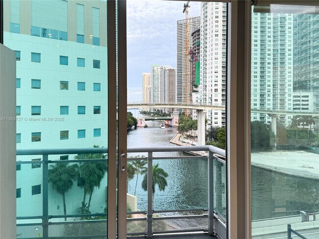 Building Photo - 350 S Miami Ave