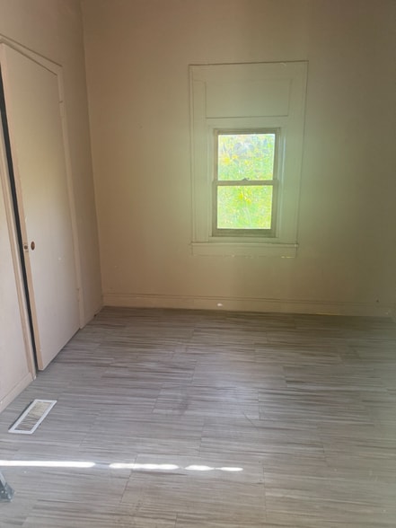 Building Photo - 4633 W 11th Ave