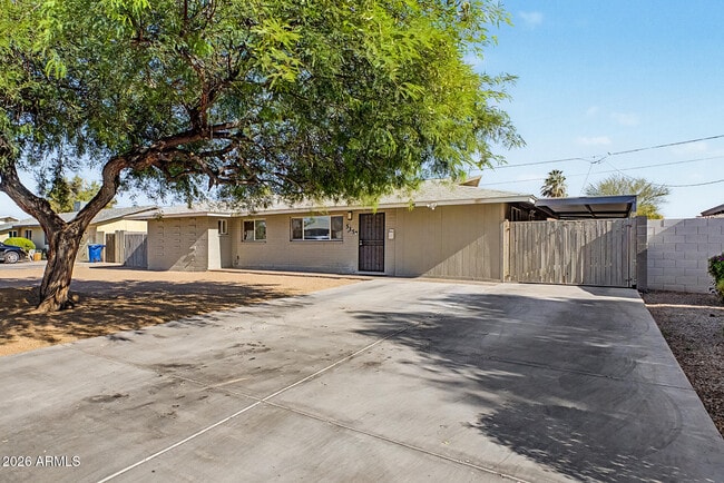 Building Photo - 515 E Vista Del Cerro Dr