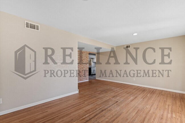 Building Photo - 1925 S Elizabeth St