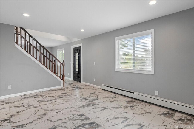 Building Photo - 1 Center Ct