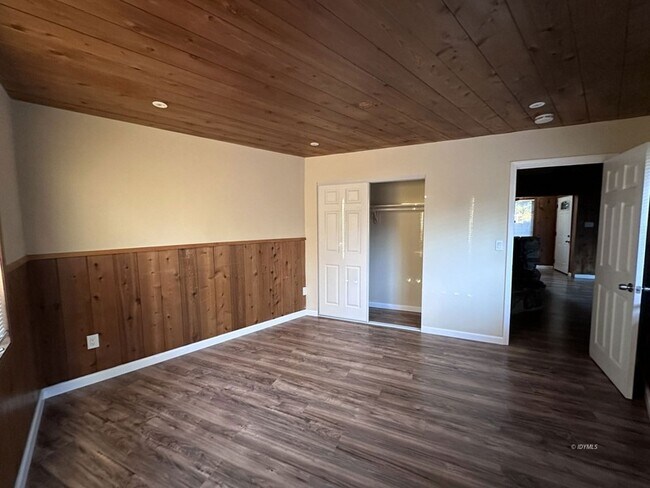 Building Photo - 26785 Cedar St