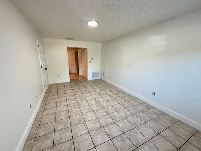 Building Photo - 2/1.5 Winter Springs Townhome with screen patio-$500 OFF FIRST MONTH'S RENT