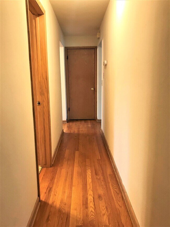 Building Photo - 410 Pawling St