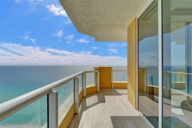 Building Photo - 17875 Collins Ave
