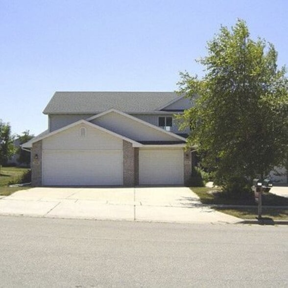Primary Photo - 116 W Windsor Ave