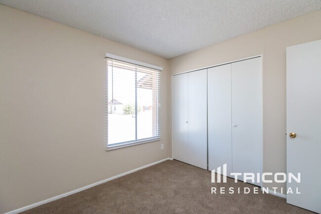 Building Photo - 18040 N 20th Ave