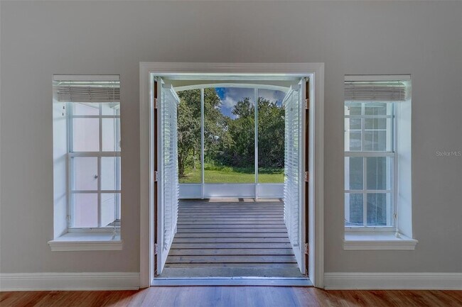 Building Photo - 270 Valencia Cir