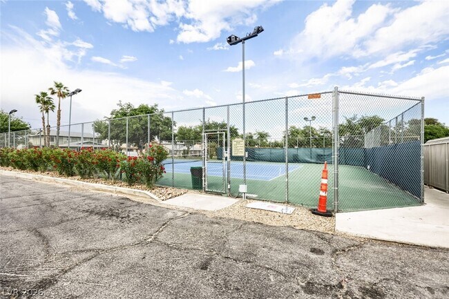 Building Photo - 1377 Lorilyn Ave