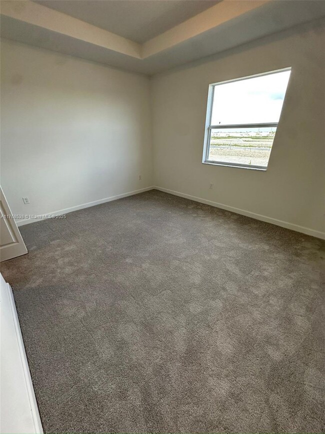 Building Photo - $2,450 2848 SE 26 Ter