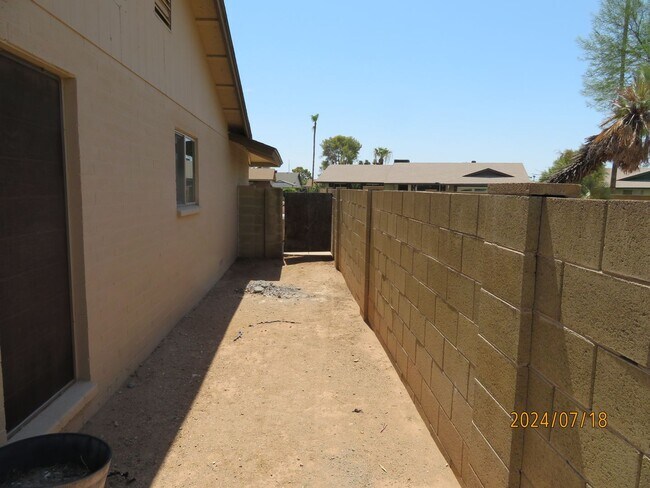 Building Photo - Centrally Located Family Home for Rent