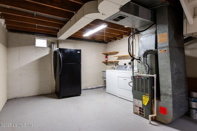 Building Photo - 2159 Bonnycastle Ave