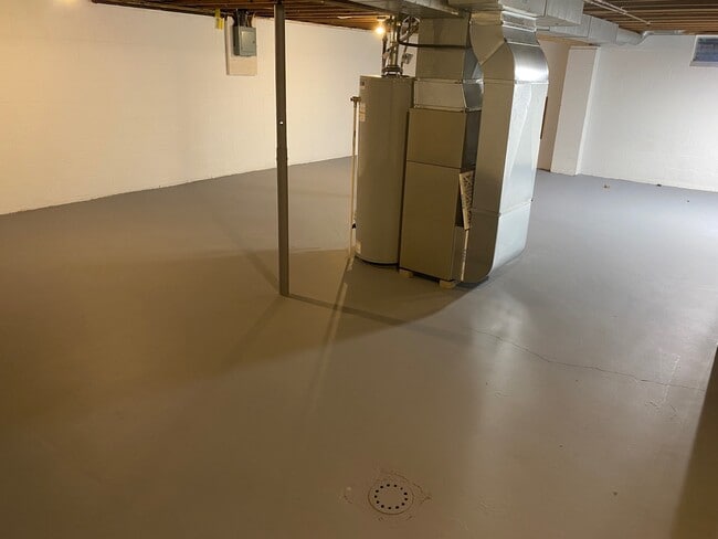 Building Photo - 2218 Midland Dr