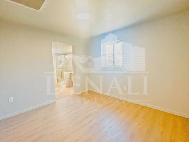 Building Photo - 2340 E Turney Ave