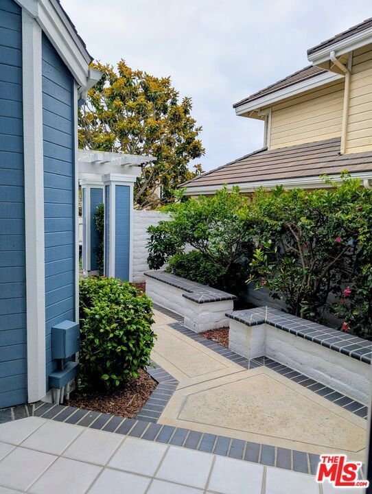 Building Photo - 2730 Point Del Mar