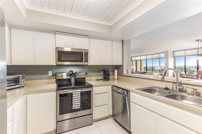 Building Photo - 700 Island Way