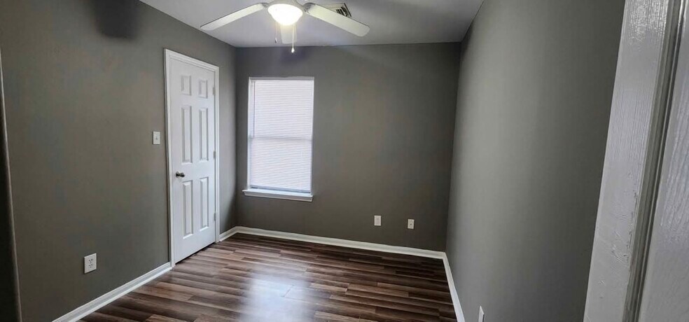 Building Photo - 3004 La Estancia Ln