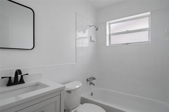 Building Photo - 4510 NW 49th Dr