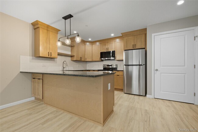 Building Photo - 71 N Main St