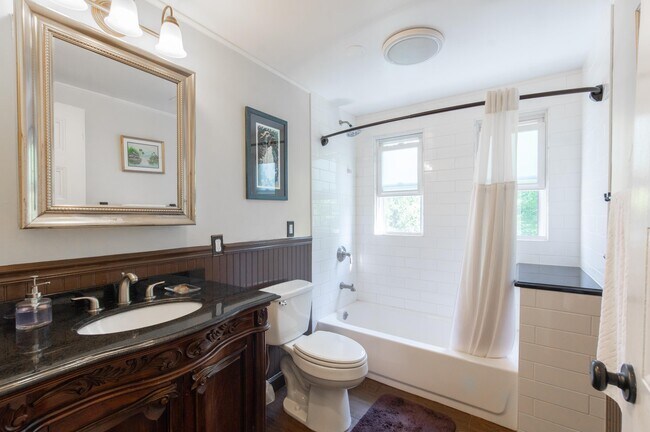 Building Photo - 356 Carteret Pl