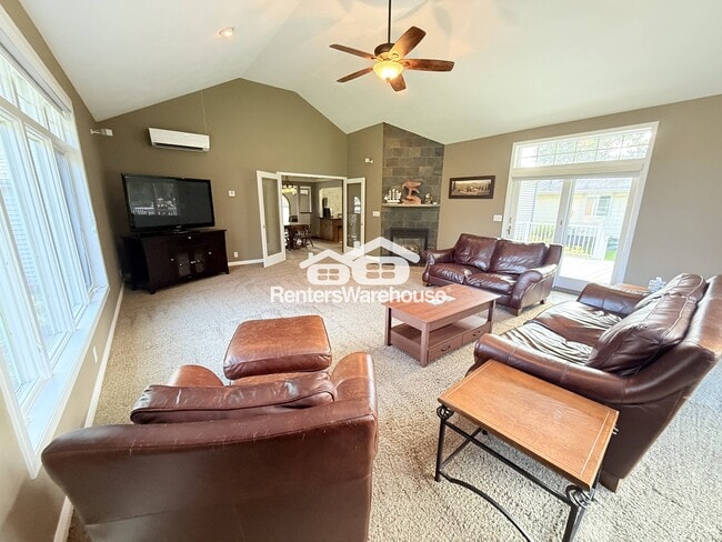 Building Photo - 840 Park Ave