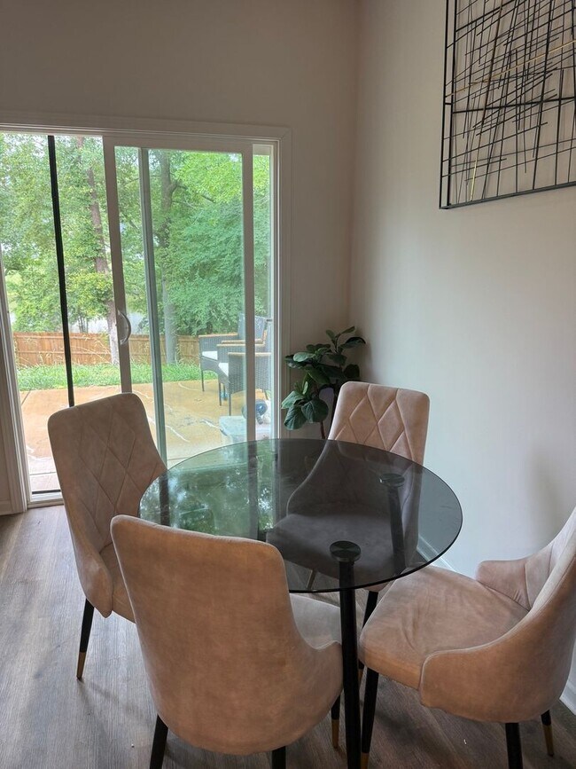 Building Photo - Charming 3BR Duplex in Charlotte