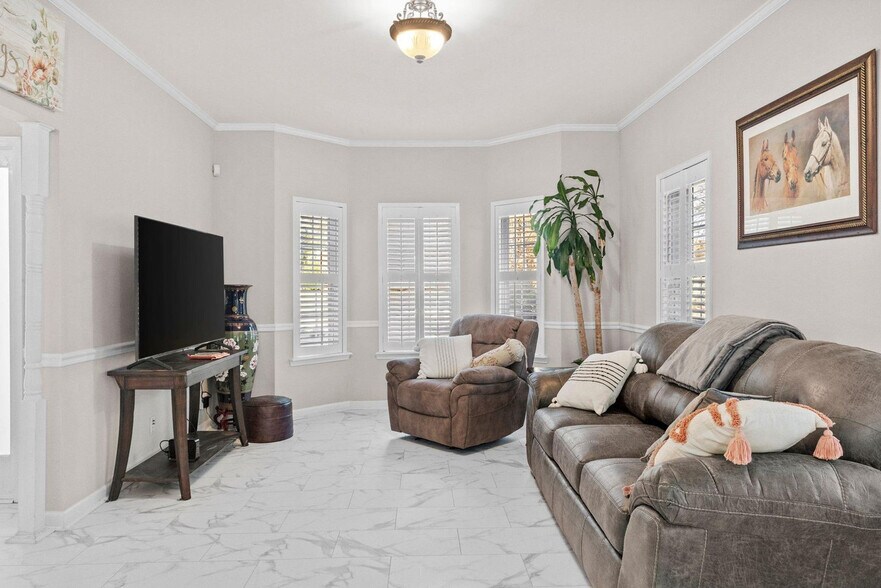 Building Photo - 66 Woodmont Ln