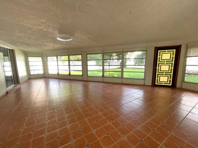 Building Photo - Spacious 2 Bed/2Bath House for Rent in West Bradenton