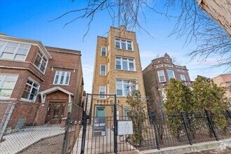 Building Photo - 3 bedroom in Chicago IL 60651