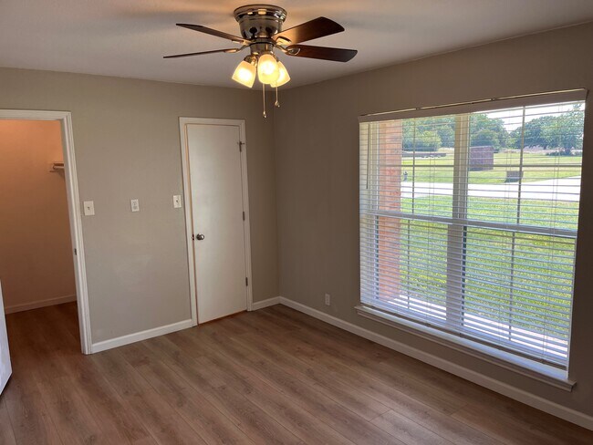 Building Photo - 575 Cherry Ln