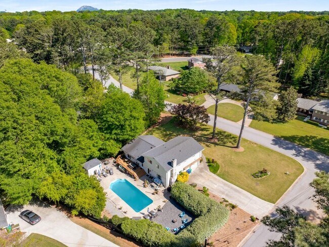 Building Photo - 4014 Foxglove Rd
