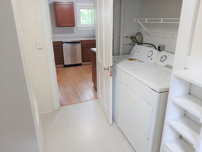 Building Photo - 123 Columbia St