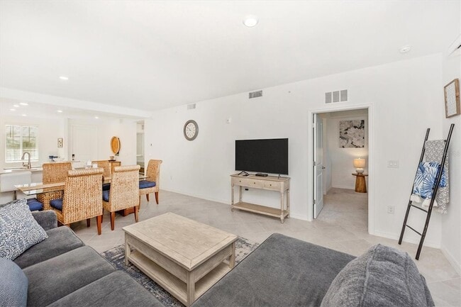 Building Photo - 12280 Wellen Golf St