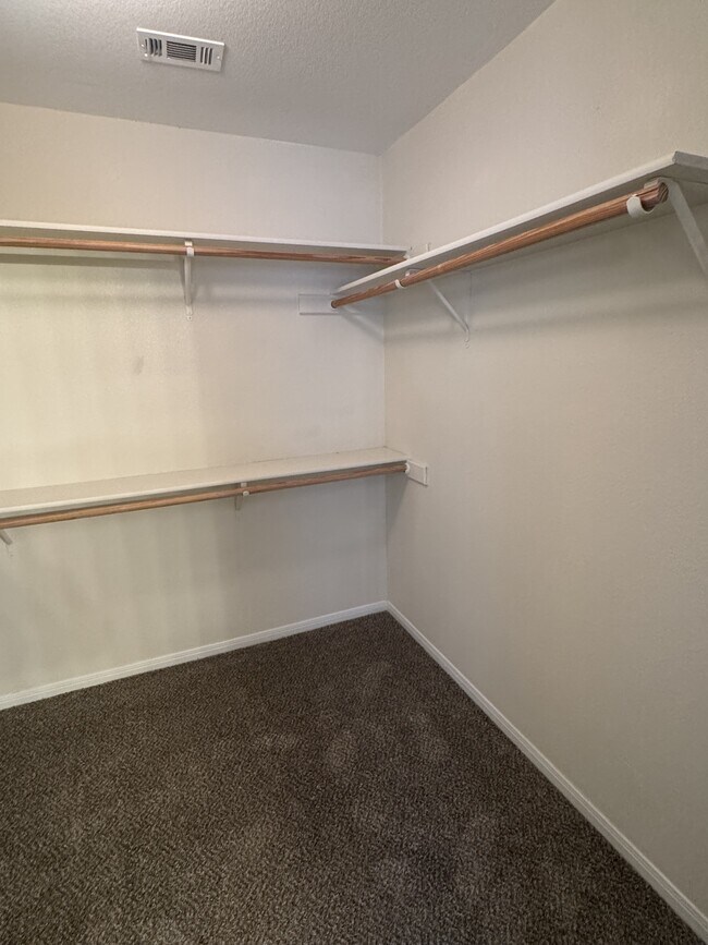 Building Photo - 1515 Mountain Laurel Dr