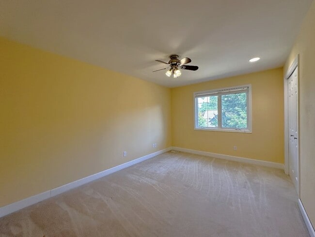 Building Photo - Luxury living in Gig Harbor!