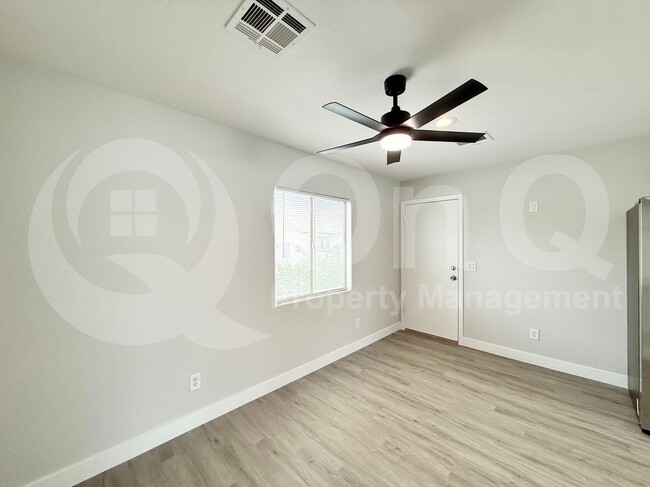 Building Photo - 2153 W Morten Ave