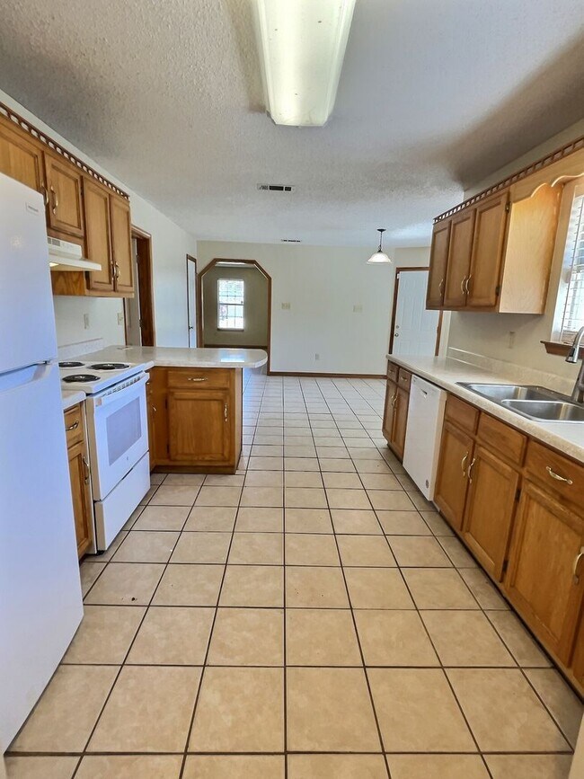 Building Photo - Spacious 4-Bedroom Home in Ocean Springs S...