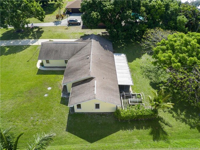 Building Photo - 2468 N W Everglades Blvd
