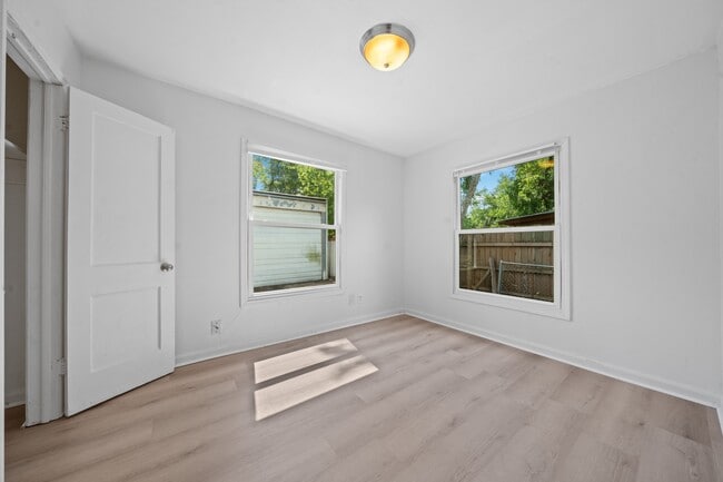 Building Photo - 7121 Sidney St